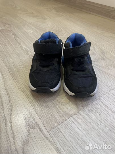 Кроссовки детские 23