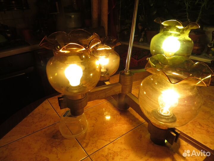 Люстра потолочная, (4 рожка) и светильник на кухню