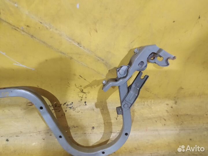 Петля крышки багажника Kia Spectra Sephia/Shuma