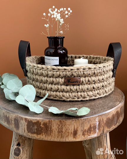 Вязаная корзина для хранения / поднос из джута