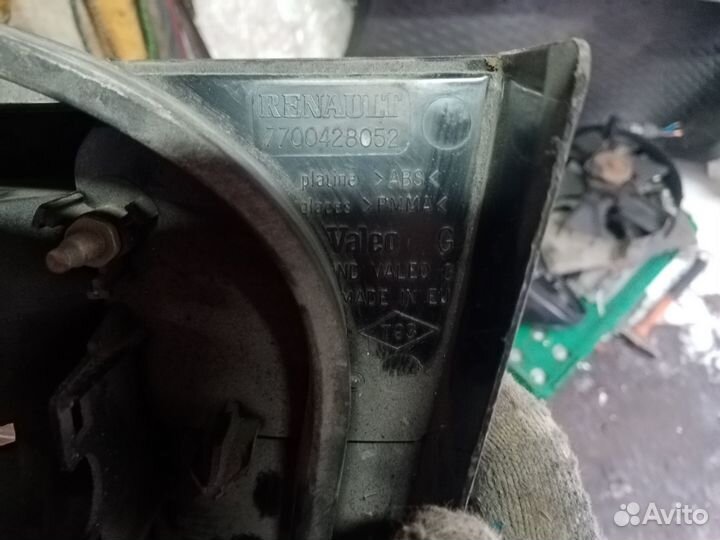 Фонарь задний левый на Рено Меган 01