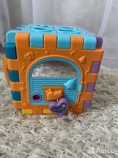 Развивающий кубик сортер