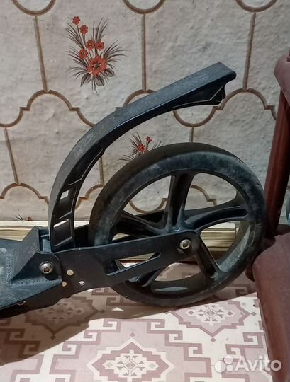 Самокат с двумя амортизаторами