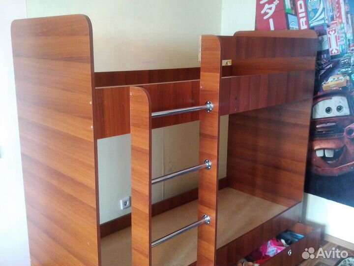 Двухъярусная кровать