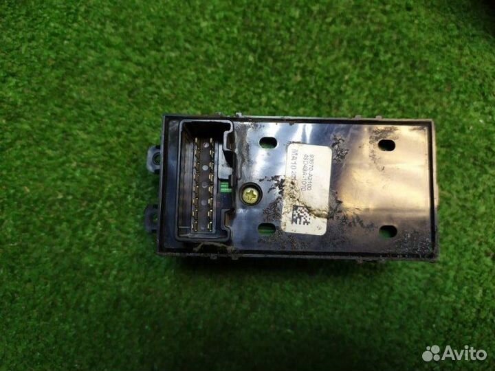 Кнопка стеклоподъемника Kia Ceed JD G4FA 2013