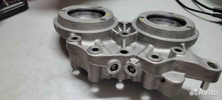 Кронштейн распредвалов 06K103144D