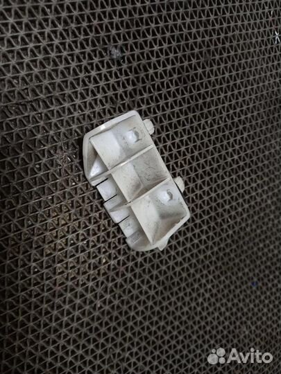 Крепление бампера заднее правое nissan qashqai J