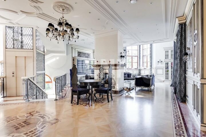 Дом 830 м² на участке 40 сот.