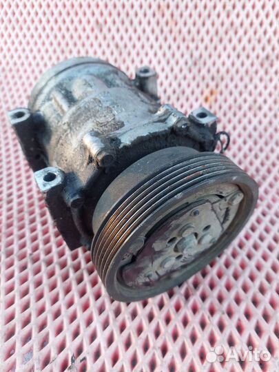 Компрессор кондиционера Renault Logan