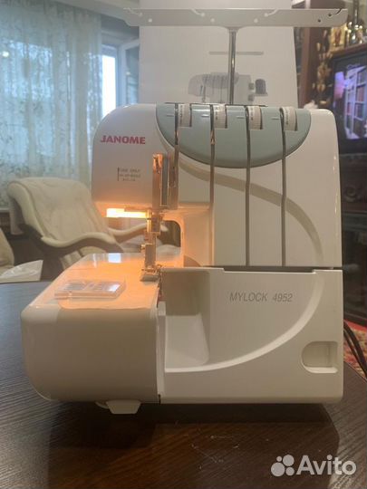 Оверлок бытовой Janome
