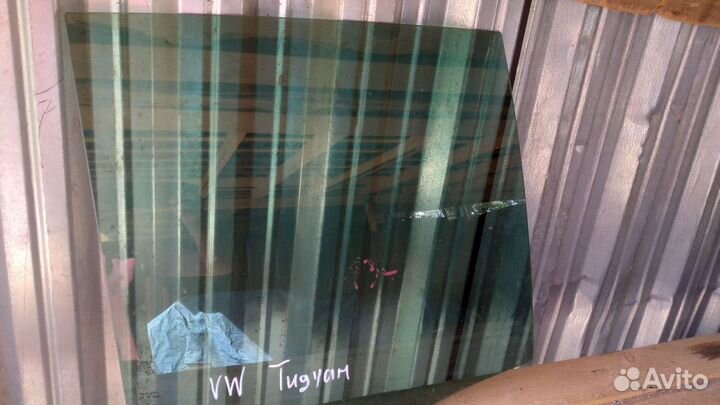 Стекло заднее правое Volkswagen Tiguan