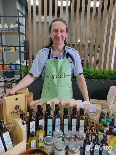 Сыродавленное масло холодного отжима из бочонка