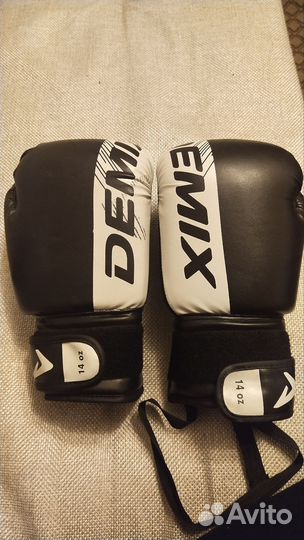 Боксерские перчатки 14 oz новые