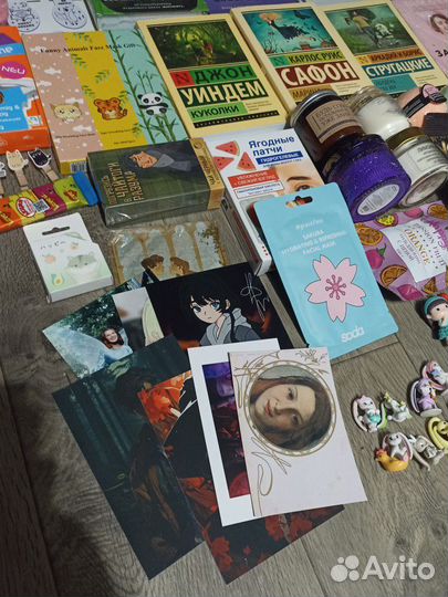 Бронь Бокс с книгами, косметикой и канцелярией