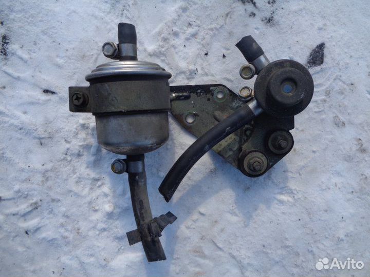 Регулятор давления топлива Nissan Laurel HC35