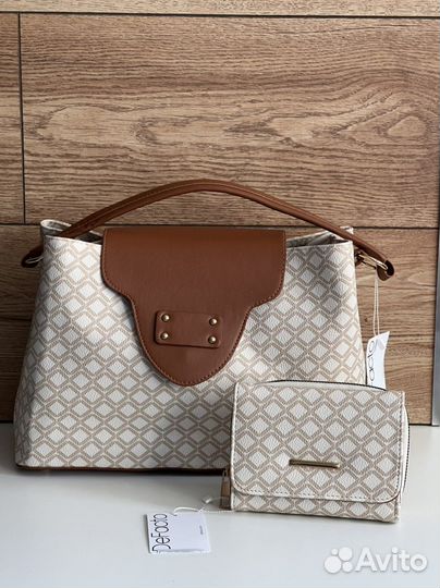 Сумка женская новая фирмы DeFacto с кошельком