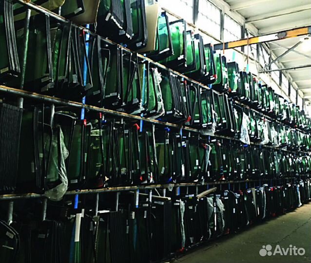 Стекло боковое опускное для Chrysler левый руль