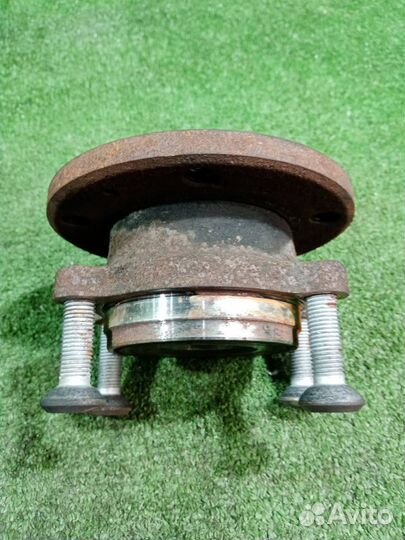 Ступица передняя левая Volkswagen Jetta 5 cavd