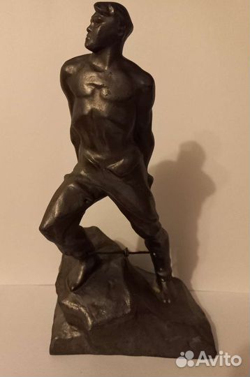 Статуэтка Муса Джалиль