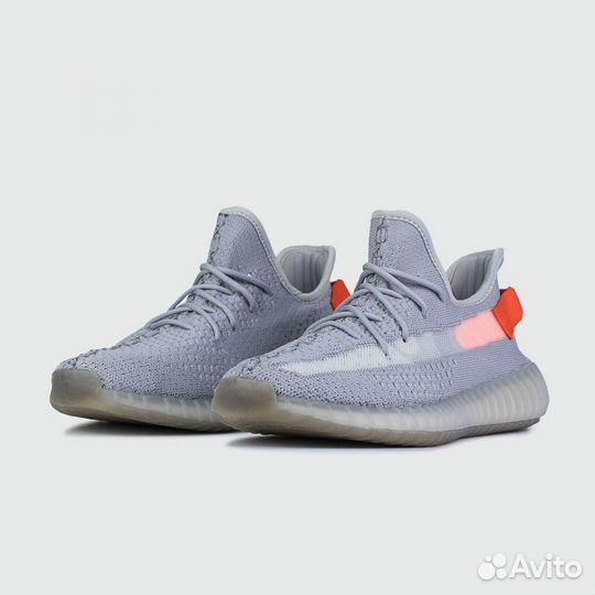 Кроссовки Adidas Yeezy 350 boost v2 Wmns Tail Ligh