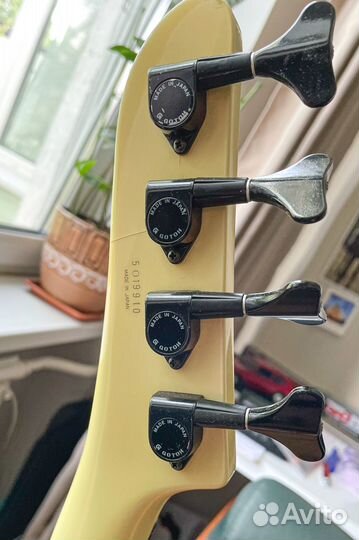 Бас-гитара yamaha motion B и комбик marshall MB3