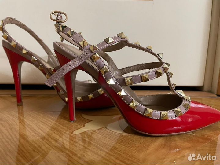 Босоножки Valentino 37 р
