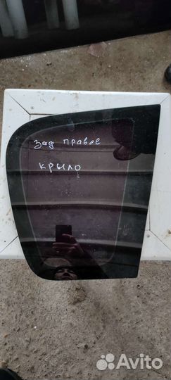 Стекло глухое заднее Citroen C3 Picasso2012