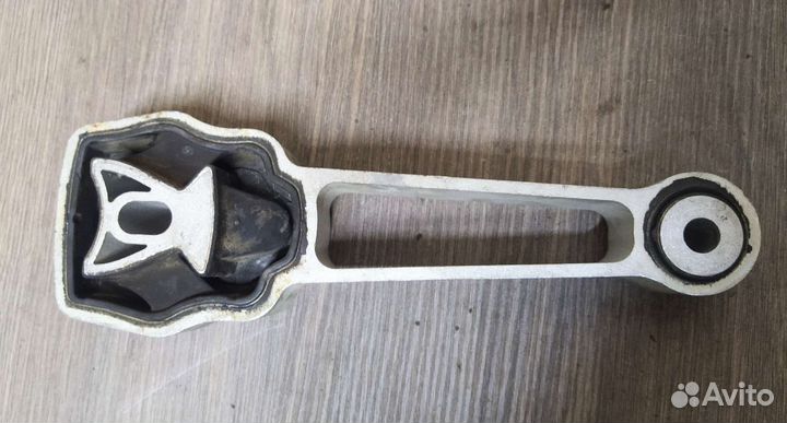 Опора двигателя верхняя Volvo XC70 2