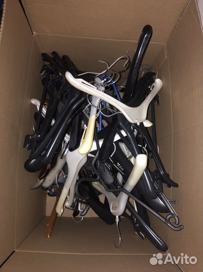 Вешалки 68 штук