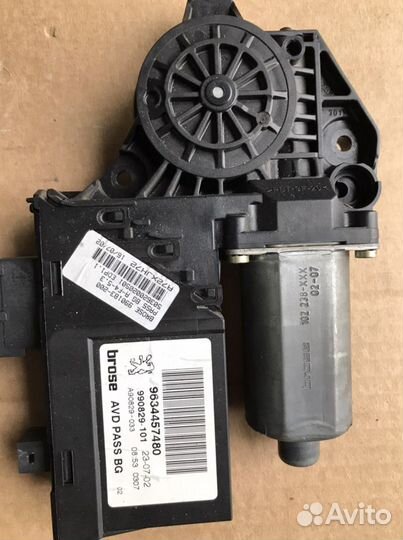 Моторчик стеклоподъемника Пежо 307 (368)