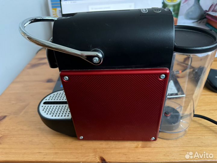 Кофемашина капсульная Delonghi Nespresso