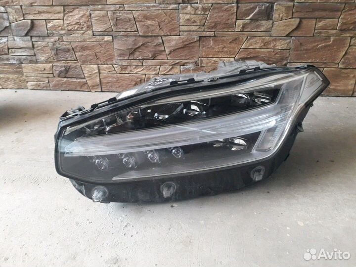 Фара передняя левая 14-18г LED Volvo XC90 2