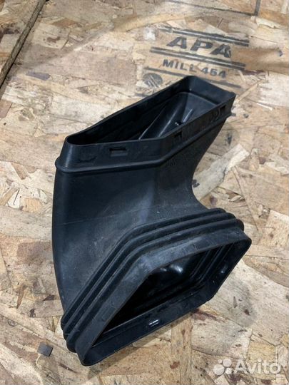 Воздуховод Audi A4 B8 универсал 2.0 CDN 2007-2011