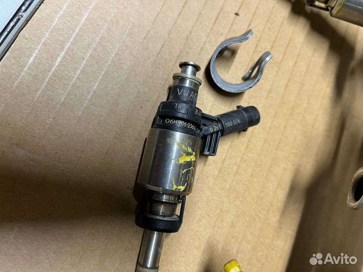 Топливная рампа Audi A5 8T 2.0 tfsi cdnc