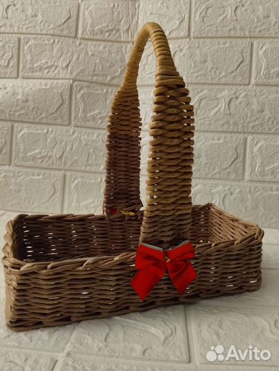 Корзина плетеная из бумажной лозы