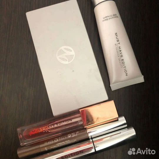 Хайлайтер, помада, мицелярная вода