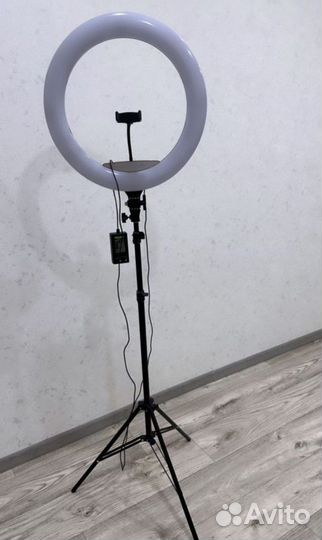 Кольцевая лампа со штативом