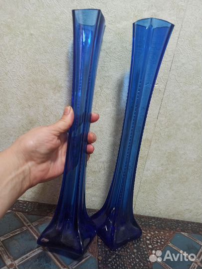 Две вазы тонкие. Синее стекло. Советские