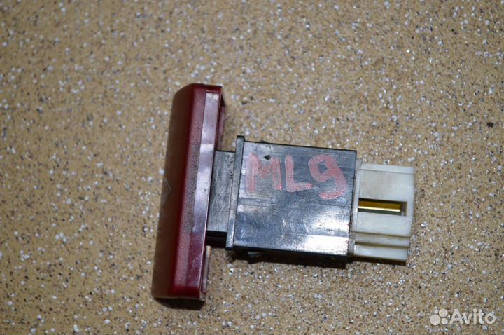 Кнопка аварийной сигнализации Митсубиси Лансер 9