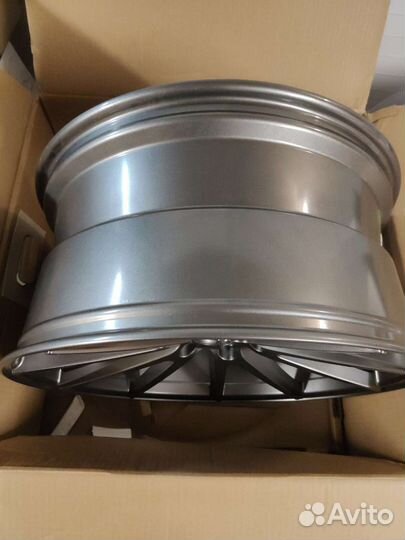 Оригинальные Литые Диски R22 Vossen VFS-1