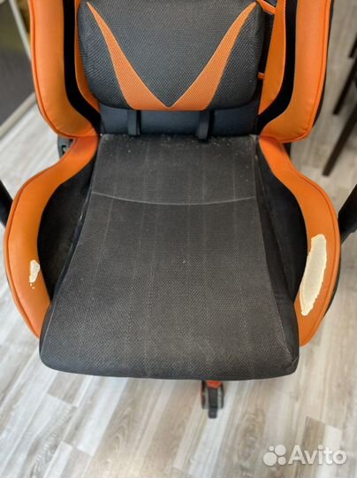 Игровое компьютерное кресло