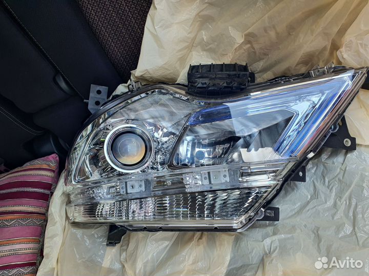 Фара передняя левая на nissan serena c26