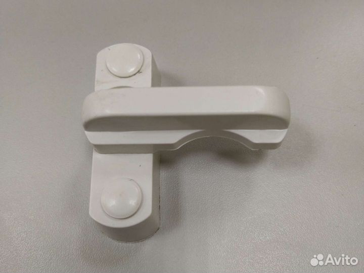 Фиксатор балконной двери, снаружи