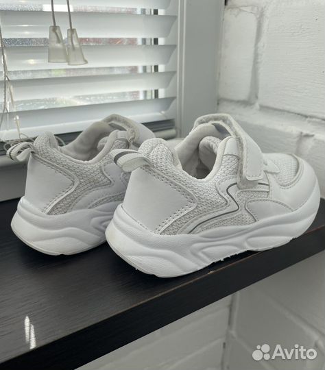 2 пары кроссовок 24 размер