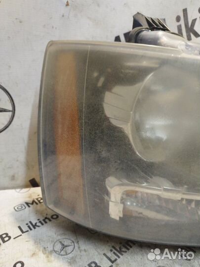 Фара галогеновая правая Chevrolet Tahoe GMT900