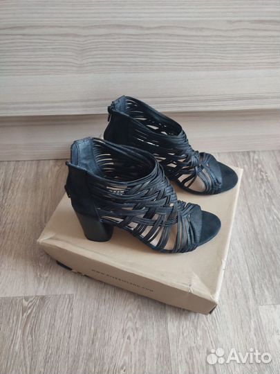 Босоножки River Island