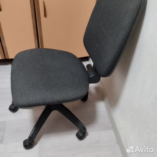 Офисное кресло(без подлокотников)