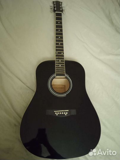 Акустическая гитара