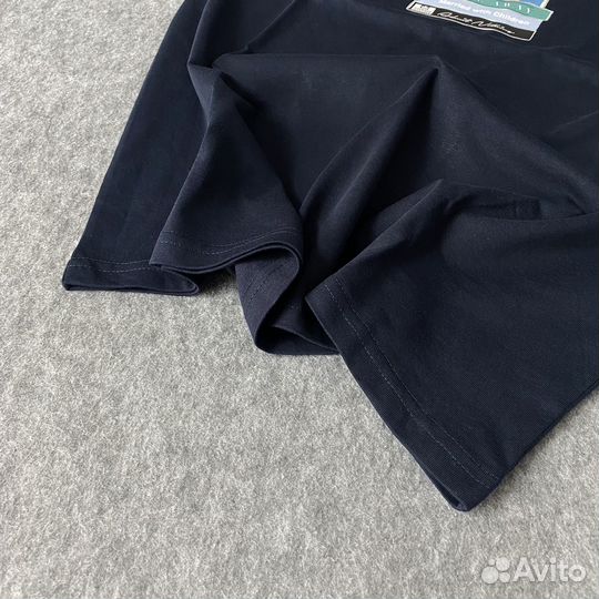 Футболка Weekend Offender