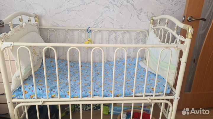 Детская кроватка